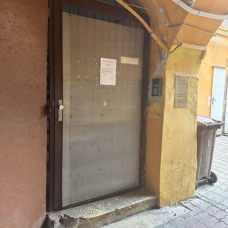 A Private Room In City Center In Bratislava Luaran gambar
